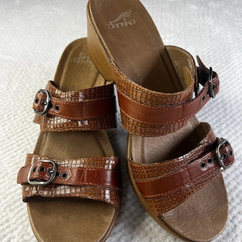 Dansko Brown Croc Embossed Leather Wedge Sandals Buckle Slide Clogs Womens 40